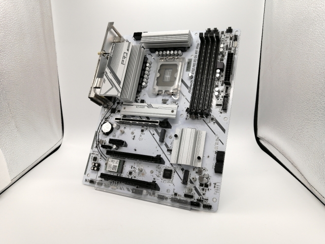 【中古】ASRock B760 Pro RS/D4 WiFi White B760(DDR4)/LGA1700/ATX【大阪本店】保証期間１週間