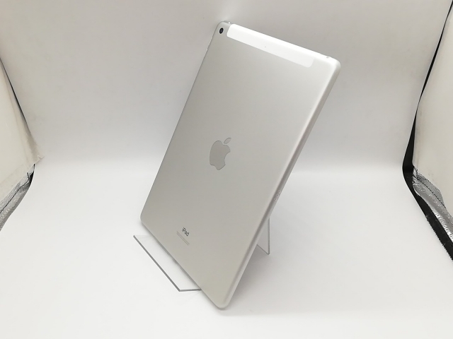 【中古】Apple au 【SIMロック解除済み】 iPad（第8世代/2020） 32GB シルバー MYMJ2J/A【福岡天神】保証期間１ヶ月【ランクB】