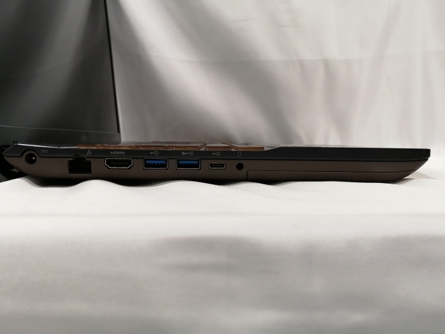 【中古】Fujitsu LIFEBOOK AH AH53/B3 FMVA53B3BZ【i7-8550U 8G 256G(SSD) BDマルチ 1GbE WiFi 15LCD(1920x1080)】【鹿児島中町】保証期間１ヶ月【ランクC】