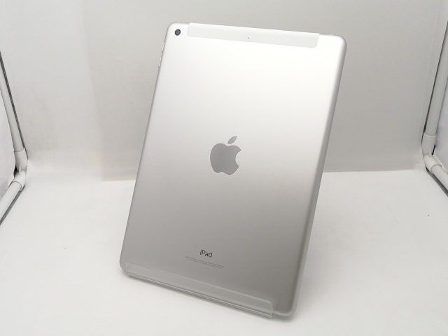 【中古】Apple au 【SIMロック解除済み】 iPad（第6世代/2018） 32GB シルバー MR6P2J/A【新宿2】保証期間１ヶ月【ランクC】