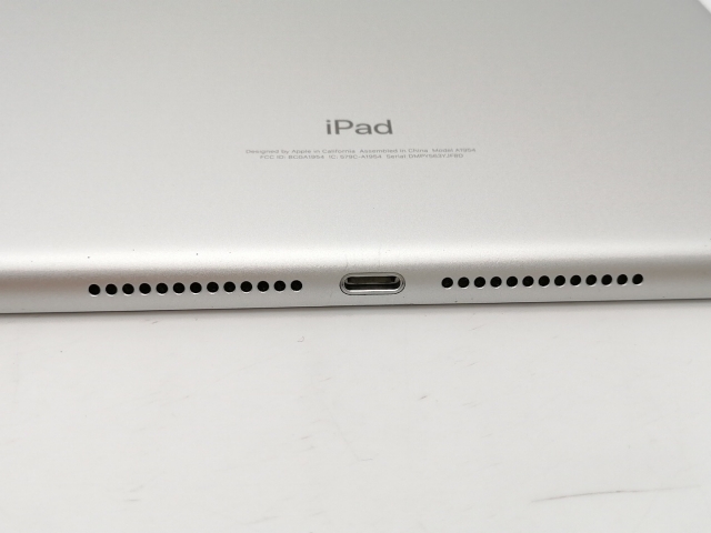 【中古】Apple au 【SIMロック解除済み】 iPad（第6世代/2018） 32GB シルバー MR6P2J/A【新宿2】保証期間１ヶ月【ランクC】_4