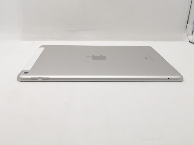 【中古】Apple au 【SIMロック解除済み】 iPad（第6世代/2018） 32GB シルバー MR6P2J/A【新宿2】保証期間１ヶ月【ランクC】_7