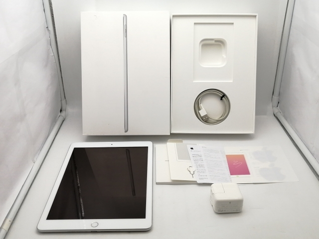 【中古】Apple au 【SIMロック解除済み】 iPad（第6世代/2018） 32GB シルバー MR6P2J/A【新宿2】保証期間１ヶ月【ランクC】_9