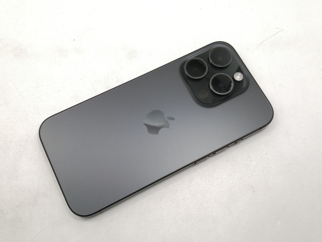 【中古】Apple 国内版 【SIMフリー】 iPhone 15 Pro 256GB ブラックチタニウム MTUC3J/A【宇田川】保証期間１ヶ月【ランクC】