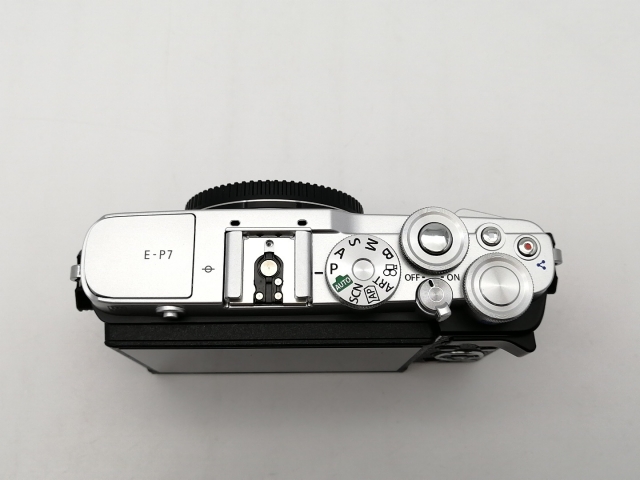 新品 オリンパス PEN E-P7 シルバー ボディ 1年保証 新品)OLYMPUS (オリンパス) PEN E-P7 ボディ ホワイト（商品ID