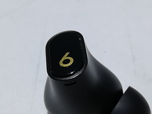 【中古】beats by dr.dre Beats Studio Buds + MQLH3PA/A [ブラック/ゴールド]【大宮東口】保証期間１ヶ月【ランクB】_3