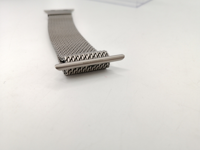 【中古】Apple Apple Watch 49mmケース用ミラネーゼループ ナチュラルチタニウム Lサイズ MXKE3FE/A【大宮東口】保証期間１ヶ月【ランクB】_2
