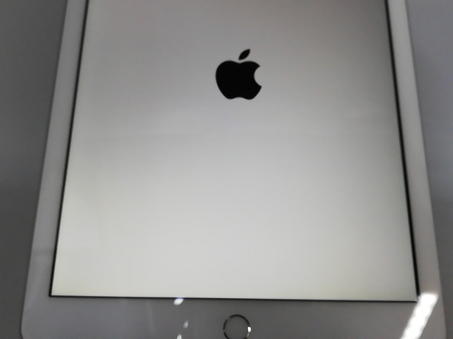 【中古】Apple au 【SIMロック解除済み】 iPad（第6世代/2018） 32GB シルバー MR6P2J/A【大宮東口】保証期間１ヶ月【ランクC】_2