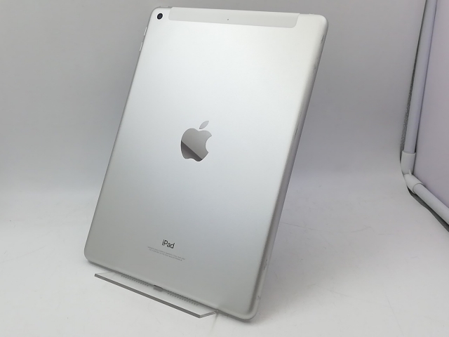 【中古】Apple au 【SIMロック解除済み】 iPad（第5世代/2017） 32GB シルバー MP1L2J/A【仙台イービーンズ】保証期間１ヶ月【ランクC】