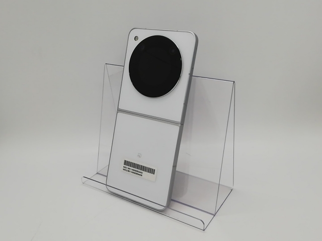 ZTE Libero Flip 本体 ホワイト