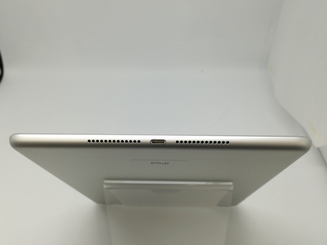 【中古】Apple SoftBank 【SIMロック解除済み】 iPad（第6世代/2018） 32GB シルバー MR6P2J/A【新橋烏森通り】保証期間１ヶ月【ランクB】_4