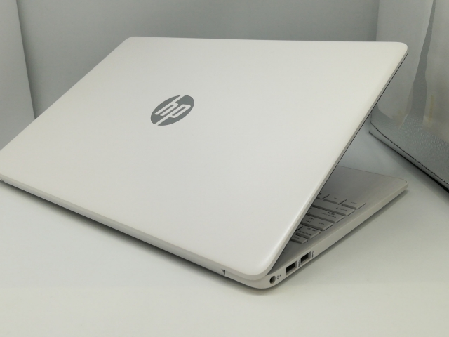 【中古】HP HP 15s-eq1000 15s-eq1132AU ピュアホワイト【R5 4500U 8G 512G(SSD) WiFi 15LCD(1920x1080)】【新橋烏森通り】保証期間１ヶ月【ランクB】