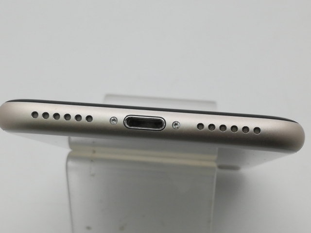 【中古】Apple au 【SIMフリー】 iPhone SE（第3世代） 64GB スターライト MMYD3J/A【新橋烏森通り】保証期間１ヶ月【ランクC】_4