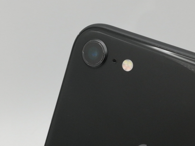 中古】Apple docomo 【SIMロック解除済み】 iPhone 8 64GB