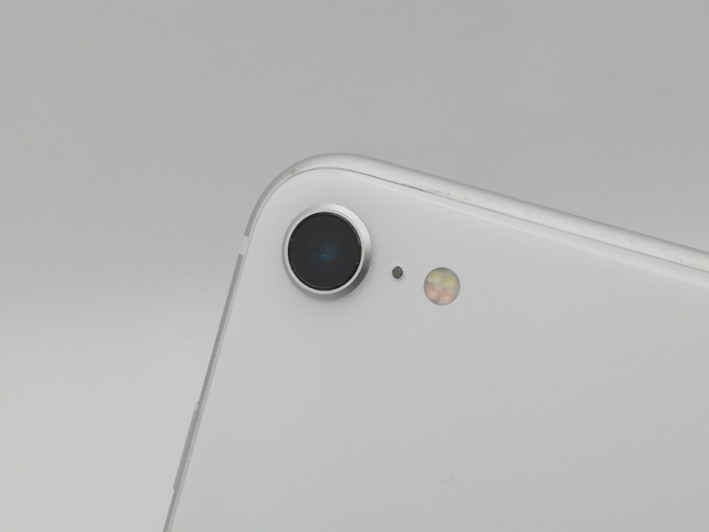 【中古】Apple au 【SIMロック解除済み】 iPhone SE（第2世代） 64GB ホワイト MHGQ3J/A（後期型番）【新橋烏森通り】保証期間１ヶ月【ランクC】_6