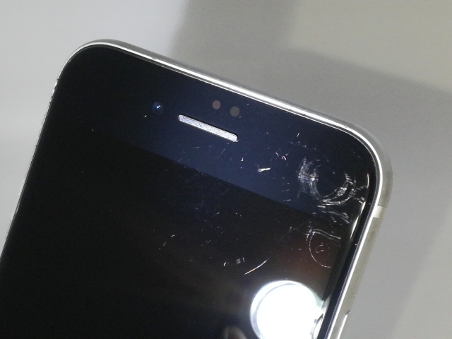 【中古】Apple au 【SIMロック解除済み】 iPhone SE（第2世代） 64GB ホワイト MHGQ3J/A（後期型番）【新橋烏森通り】保証期間１ヶ月【ランクC】_7