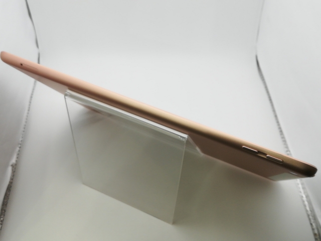 【中古】Apple 国内版 【SIMフリー】 iPad（第6世代/2018） 32GB ゴールド MRM02J/A【新橋烏森通り】保証期間１ヶ月【ランクB】_3