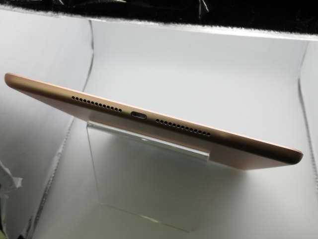 【中古】Apple 国内版 【SIMフリー】 iPad（第6世代/2018） 32GB ゴールド MRM02J/A【新橋烏森通り】保証期間１ヶ月【ランクB】_4