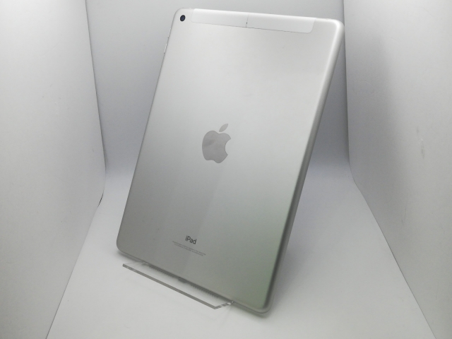 【中古】Apple docomo 【SIMロックあり】 iPad（第6世代/2018） 32GB シルバー MR6P2J/A【新橋烏森通り】保証期間１ヶ月【ランクC】