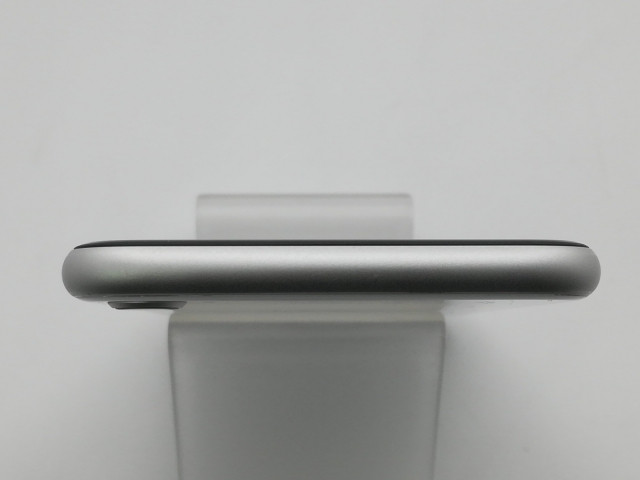 【中古】Apple au 【SIMロック解除済み】 iPhone SE（第2世代） 64GB ホワイト MHGQ3J/A（後期型番）【新橋烏森通り】保証期間１ヶ月【ランクC】_2
