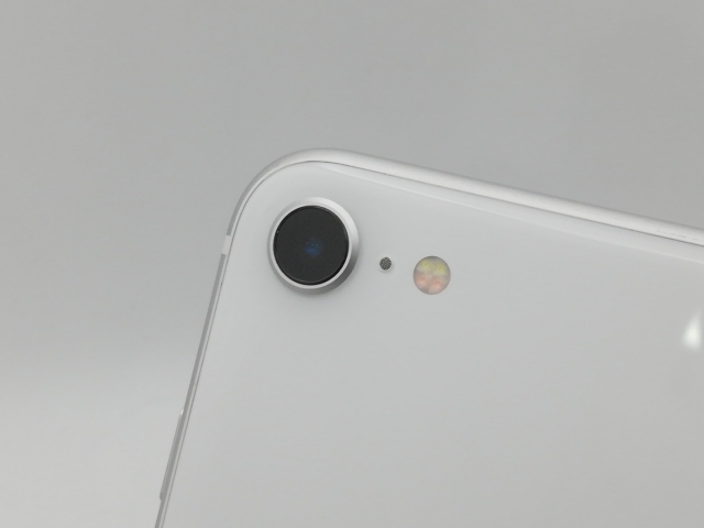 【中古】Apple au 【SIMロック解除済み】 iPhone SE（第2世代） 64GB ホワイト MHGQ3J/A（後期型番）【新橋烏森通り】保証期間１ヶ月【ランクC】_6