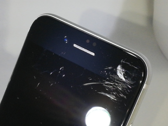 【中古】Apple au 【SIMロック解除済み】 iPhone SE（第2世代） 64GB ホワイト MHGQ3J/A（後期型番）【新橋烏森通り】保証期間１ヶ月【ランクC】_7