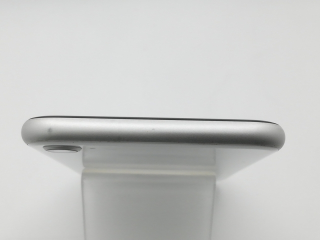 【中古】Apple au 【SIMロック解除済み】 iPhone SE（第2世代） 64GB ホワイト MHGQ3J/A（後期型番）【新橋烏森通り】保証期間１ヶ月【ランクC】_2