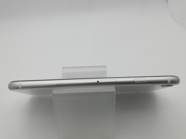 【中古】Apple au 【SIMロック解除済み】 iPhone SE（第2世代） 64GB ホワイト MHGQ3J/A（後期型番）【新橋烏森通り】保証期間１ヶ月【ランクC】_3