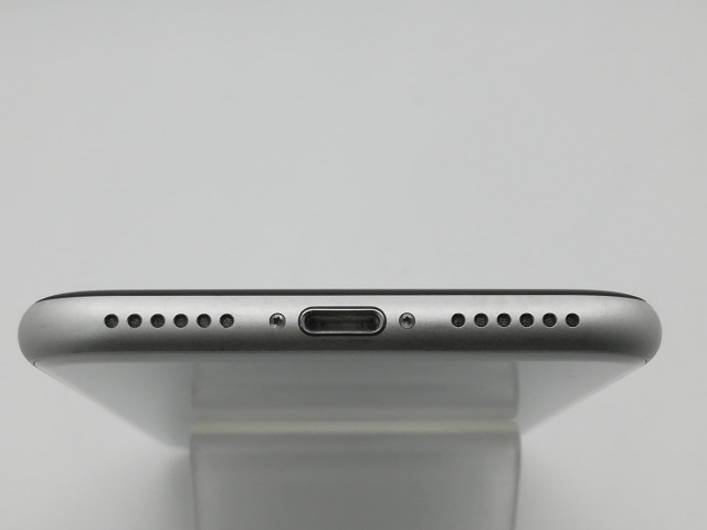 【中古】Apple au 【SIMロック解除済み】 iPhone SE（第2世代） 64GB ホワイト MHGQ3J/A（後期型番）【新橋烏森通り】保証期間１ヶ月【ランクC】_4