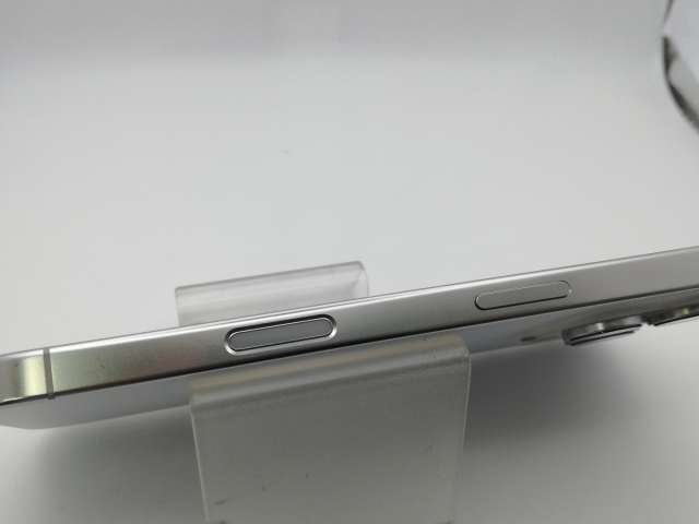 【中古】Apple 国内版 【SIMフリー】 iPhone 16 Pro 512GB ホワイトチタニウム MYN53J/A【新橋烏森通り】保証期間１ヶ月【ランクB】_3