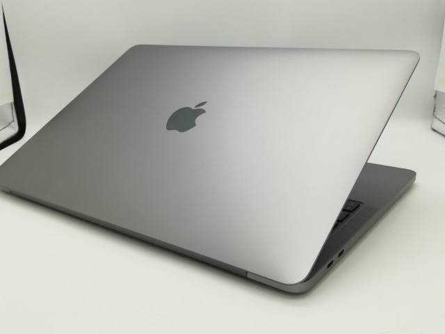 【中古】Apple MacBook Pro 13インチ M1(CPU:8C/GPU:8C) 8GB/256GB スペースグレイ MYD82J/A (M1・2020)【新橋烏森通り】保証期間１ヶ月【ランクA】