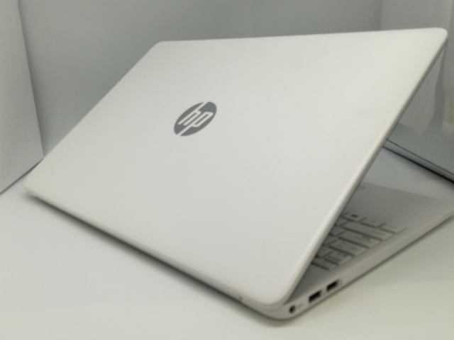 【中古】HP HP 15s-eq1000 15s-eq1132AU ピュアホワイト【R5 4500U 8G 512G(SSD) WiFi 15LCD(1920x1080)】【新橋烏森通り】保証期間１ヶ月【ランクB】