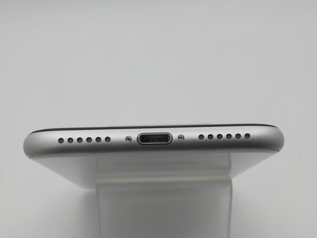 【中古】Apple au 【SIMロック解除済み】 iPhone SE（第2世代） 64GB ホワイト MHGQ3J/A（後期型番）【新橋烏森通り】保証期間１ヶ月【ランクC】_4