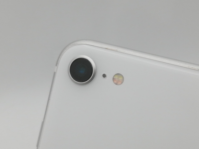 【中古】Apple au 【SIMロック解除済み】 iPhone SE（第2世代） 64GB ホワイト MHGQ3J/A（後期型番）【新橋烏森通り】保証期間１ヶ月【ランクC】_6