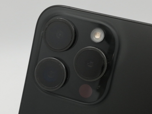 【中古】Apple docomo 【SIMフリー】 iPhone 15 Pro 128GB ブラックチタニウム MTU73J/A【新橋烏森通り】保証期間１ヶ月【ランクC】_6
