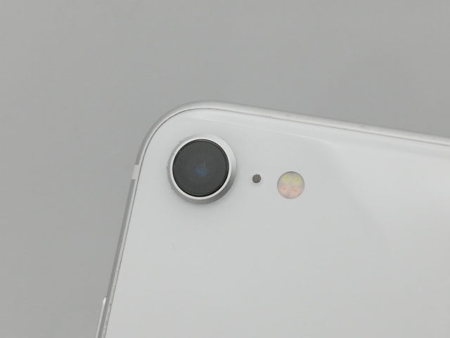 【中古】Apple au 【SIMロック解除済み】 iPhone SE（第2世代） 64GB ホワイト MHGQ3J/A（後期型番）【新橋烏森通り】保証期間１ヶ月【ランクC】_6