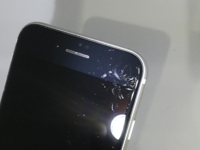 【中古】Apple au 【SIMロック解除済み】 iPhone SE（第2世代） 64GB ホワイト MHGQ3J/A（後期型番）【新橋烏森通り】保証期間１ヶ月【ランクC】_7