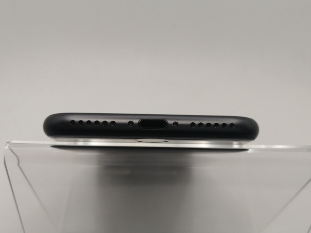 【中古】Apple docomo 【SIMロック解除済み】 iPhone 8 64GB スペースグレイ MQ782J/A【川崎駅前】保証期間１ヶ月【ランクC】_3