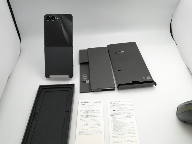 【中古】SAMSUNG 国内版 【SIMフリー】 Galaxy Z Flip7 ジェットブラック 12GB 256GB SM-F766Q【大阪堂島】保証期間１ヶ月【ランクB】_7