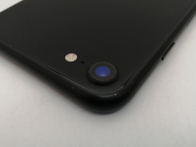 【中古】Apple docomo 【SIM鍵を掛ける取り消す済み】 iPhone SE（第2時人） 256GB 黒いこと MHGW3J/A（後期型番）【なんば】言いはなつ継続期間１ヶ月【位置づけるC】