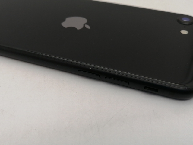 【中古】Apple docomo 【SIM鍵を掛ける取り消す済み】 iPhone SE（第2時人） 256GB 黒いこと MHGW3J/A（後期型番）【なんば】言いはなつ継続期間１ヶ月【位置づけるC】