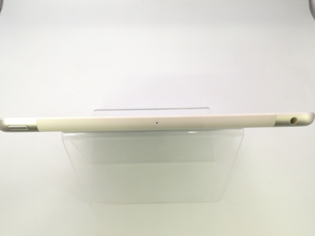 【中古】Apple docomo 【SIMロック解除済み】 iPad（第5世代/2017） 32GB シルバー MP1L2J/A【大阪堂島】保証期間１ヶ月【ランクA】_2