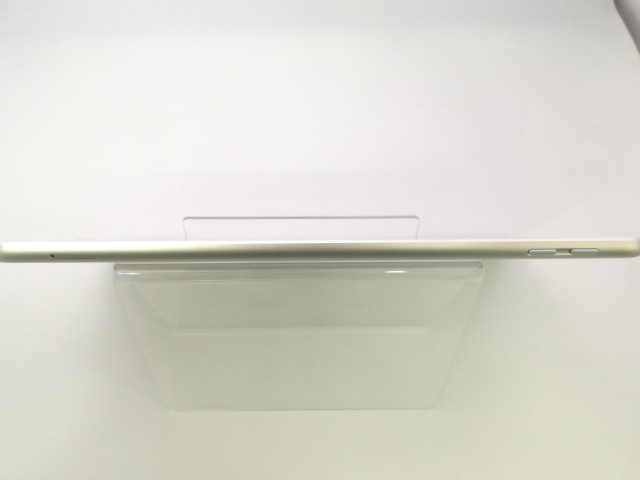 【中古】Apple docomo 【SIMロック解除済み】 iPad（第5世代/2017） 32GB シルバー MP1L2J/A【大阪堂島】保証期間１ヶ月【ランクA】_3