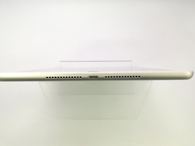 【中古】Apple docomo 【SIMロック解除済み】 iPad（第5世代/2017） 32GB シルバー MP1L2J/A【大阪堂島】保証期間１ヶ月【ランクA】_4