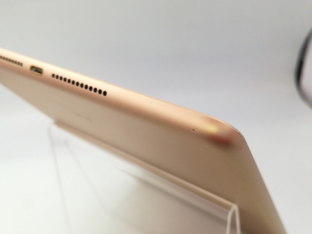 【中古】Apple 【Wi-Fi】 iPad（第5世代/2017） 128GB ゴールド MPGW2J/A【大阪堂島】保証期間１ヶ月【ランクA】_4
