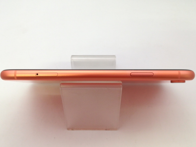 【中古】Apple 国内版 【SIM無償性】 iPhone XR 128GB コーラル MT0T2J/A【大阪堂島】言いはなつ継続期間１ヶ月【位置づけるB】