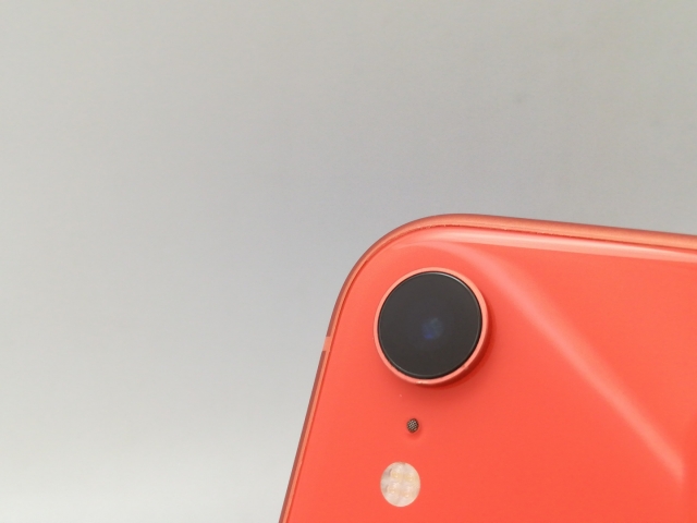 【中古】Apple 国内版 【SIM無償性】 iPhone XR 128GB コーラル MT0T2J/A【大阪堂島】言いはなつ継続期間１ヶ月【位置づけるB】