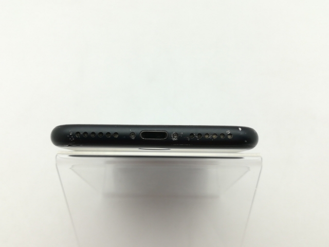 【中古】Apple au 【SIMロック解除済み】 iPhone 7 128GB ブラック MNCK2J/A【神戸】保証期間１ヶ月【ランクC】_4