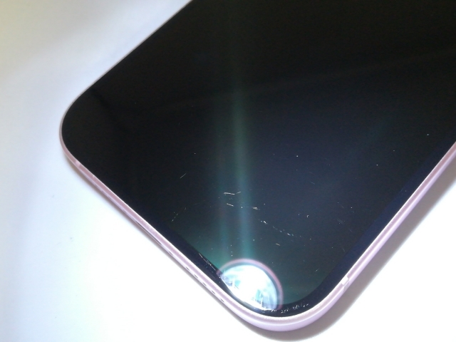 【中古】Apple au 【SIMフリー】 iPhone 15 256GB ピンク MTMP3J/A【大阪堂島】保証期間１ヶ月【ランクC】