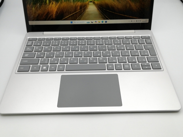 〔中古品〕 Surface Laptop Go 2 〔Core i5／8GB／SSD128GB〕 8QC-00054 サンドストーン【349】